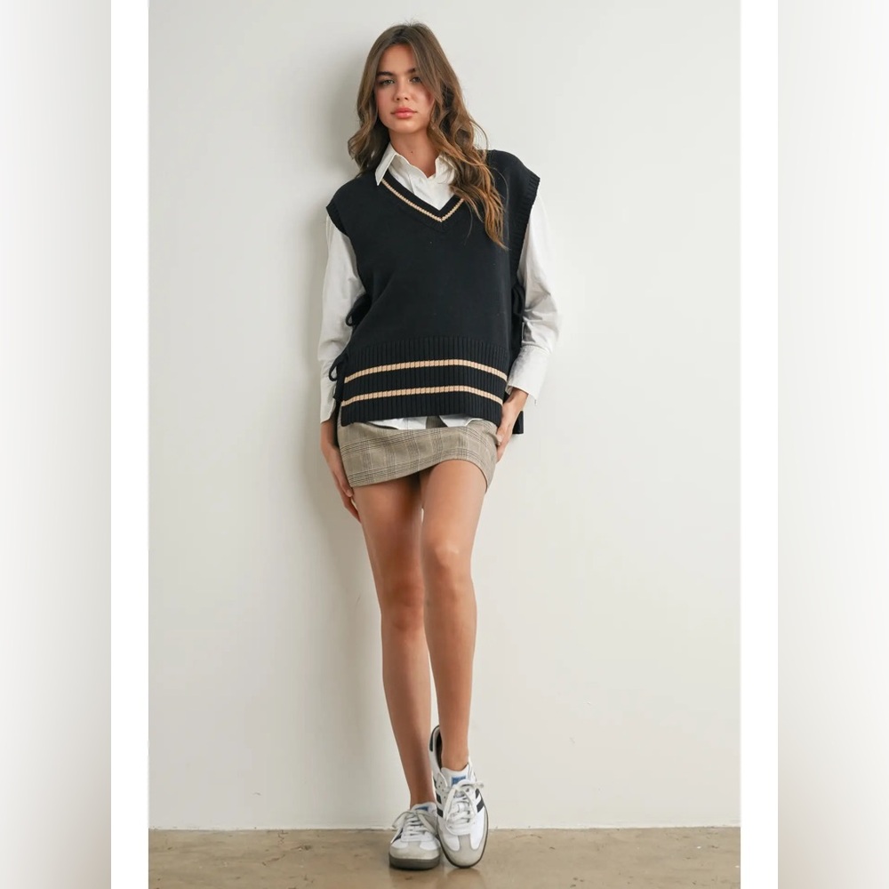 Buttermelon Striped Trim Sleeveless V-Neck Top Sweater Vest